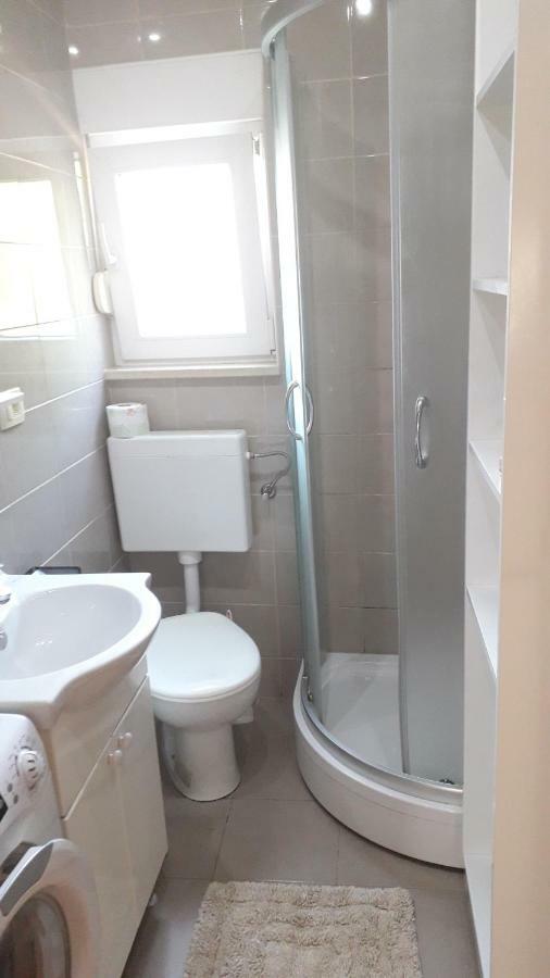Apartmani Zilic Dugi Rat Exterior photo