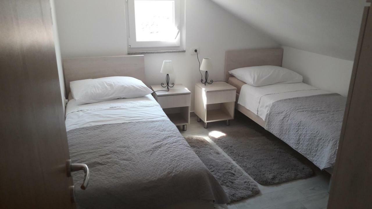 Apartmani Zilic Dugi Rat Exterior photo