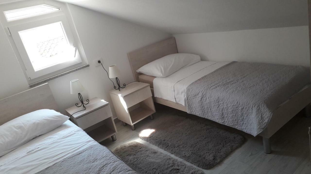 Apartmani Zilic Dugi Rat Exterior photo