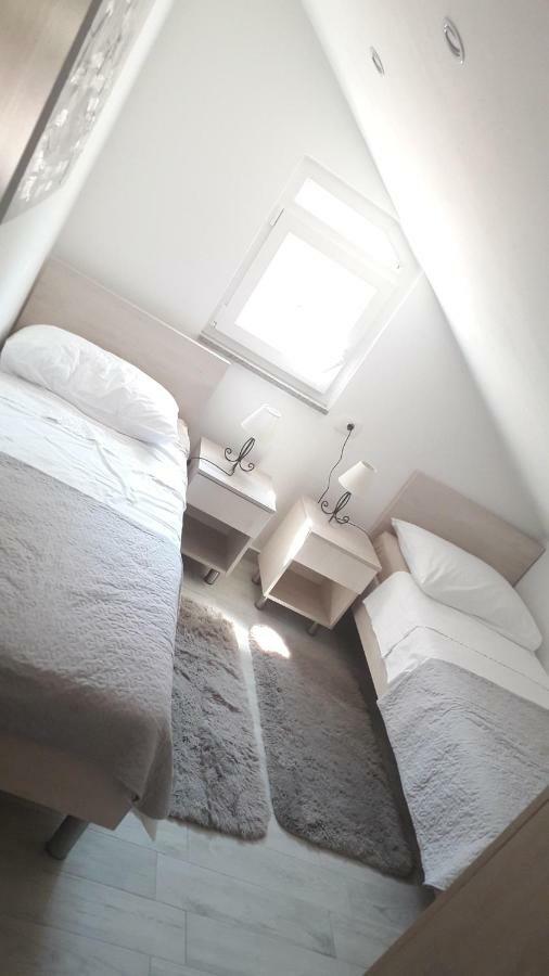 Apartmani Zilic Dugi Rat Exterior photo